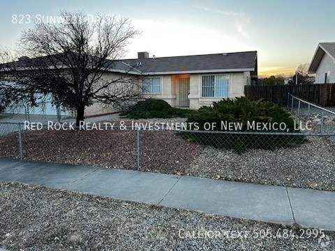 Building Photo - 823 Sunwest Dr SW Rental