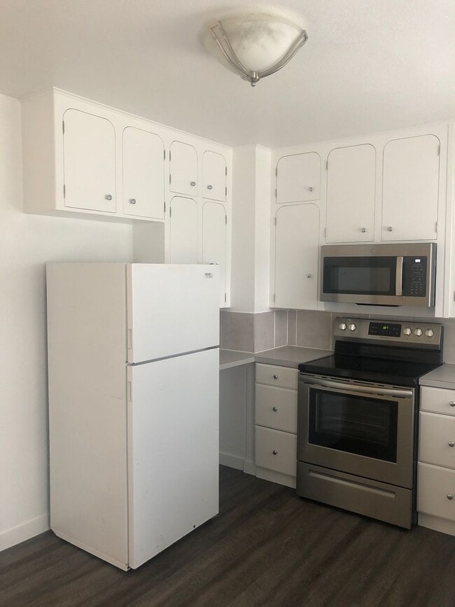 Photo - 3-Bedroom 1-Bath (A/C) Private Back Yard - Garage $1,875 (Albany)