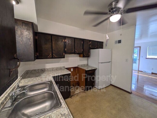 Photo - 106 S High St