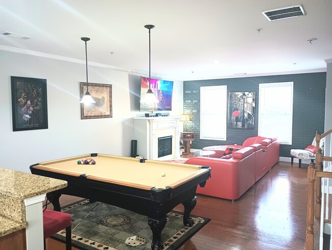 Photo - 436 Williamson St SE