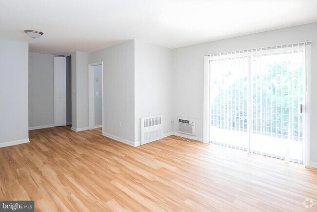 Building Photo - 708 Nottingham Rd Unit 7085A Rental