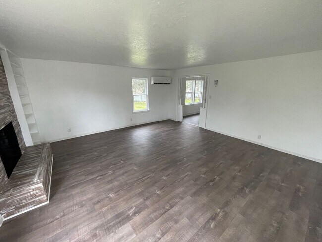 Photo - 3916 Homedale Rd