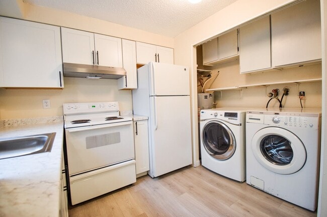 Photo - Newly Updated 2 BR Townhouse Apartment in ...
