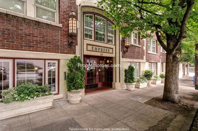 Photo - Timeless Condo at the Empress. Modern Upda... Unidad 101