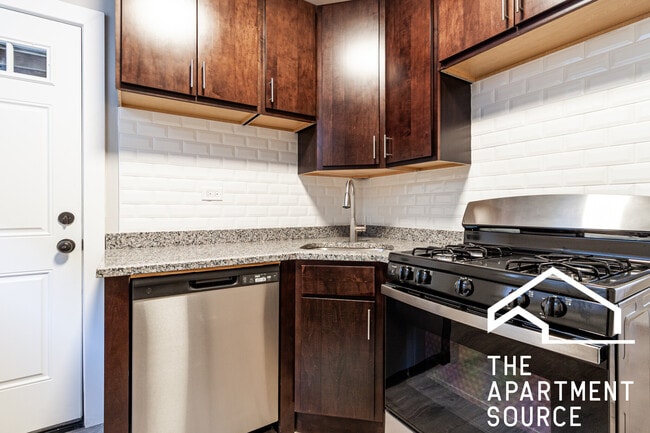 Building Photo - 559 W Aldine Ave Unit 1