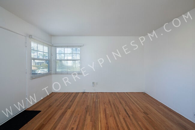 Photo - 2073-2079 Emerald St