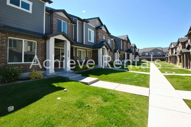 Building Photo - Conveniently Located North Logan Village Townhome | Near Utah State and Hospitals