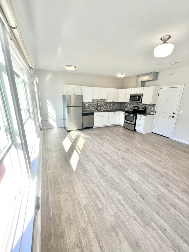 Building Photo - 412 S Lake St Unit 207 Rental