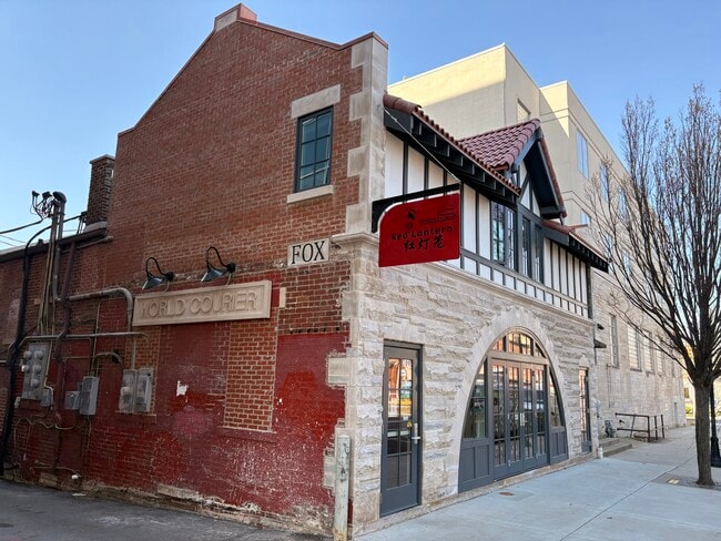 111 W 4th St Unit 1