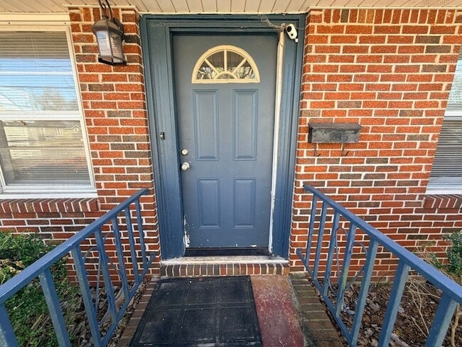 Photo - 311 3rd Ave NW