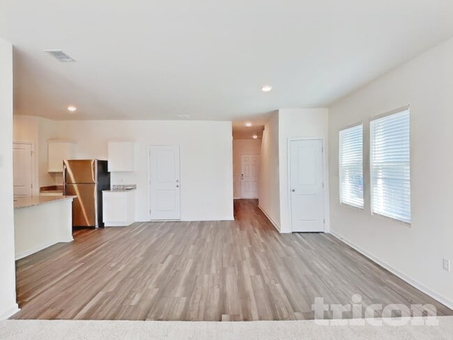 Photo - 305 Nasturtium Wy