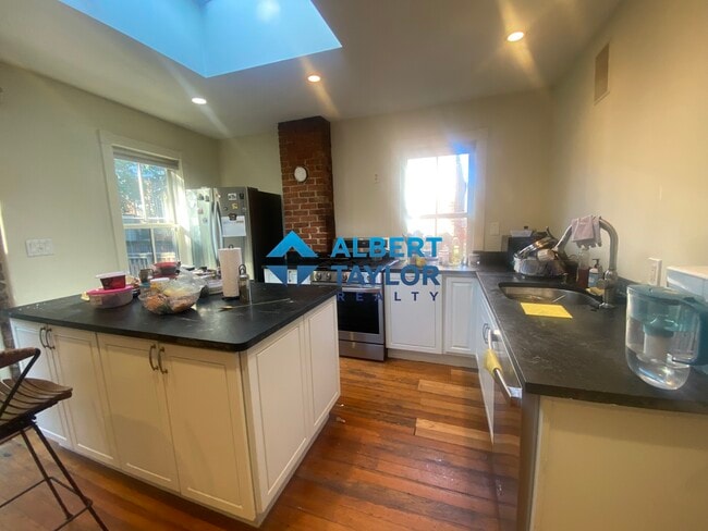 Building Photo - 151 Highland St Unit 2