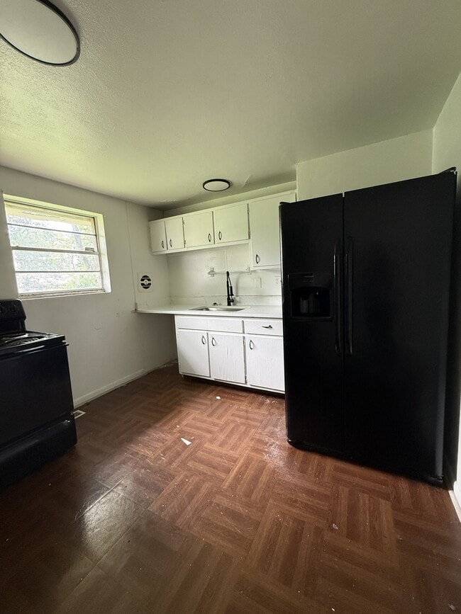 Photo - 100-102 W Lindberg Dr
