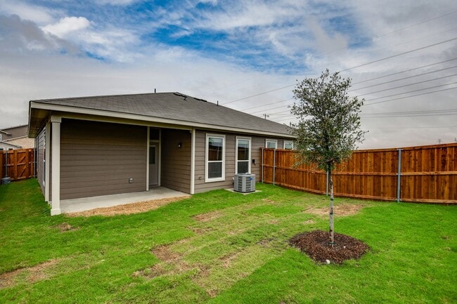 Photo - AVAILABLE NOW! GORGEOUS 3 BEDROOM DUPLEX LOCATED IN MIDLOTHIAN ISD!
