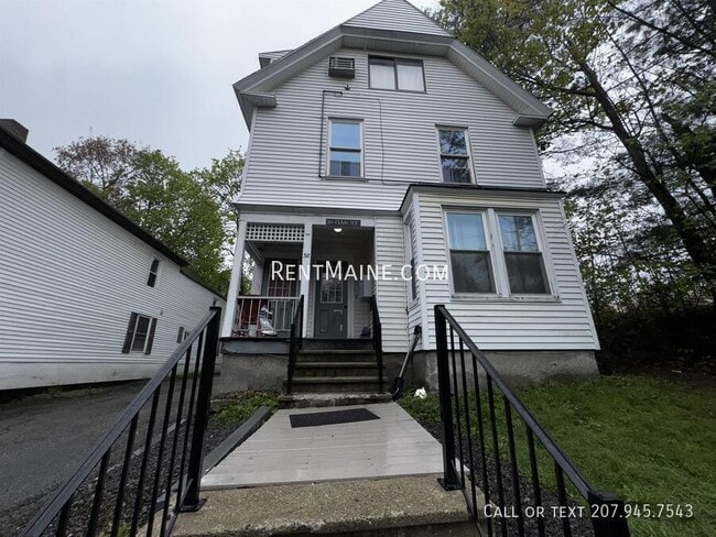 Building Photo - 38 Oak St Unit 3