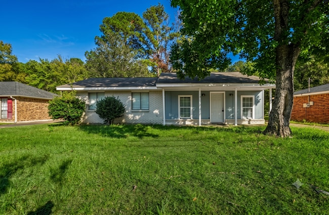 Building Photo - 6458 Pinebrook Dr