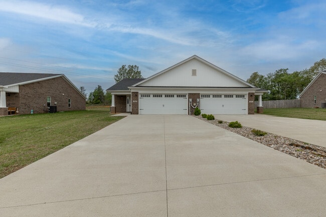 Building Photo - 305 Breckinridge Cir