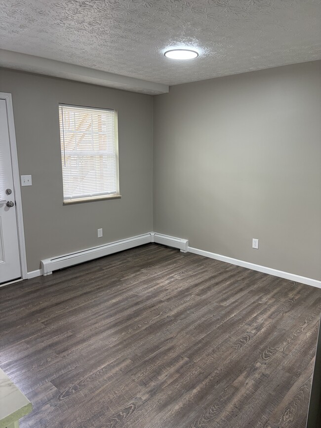 Photo - Green Acres - 4943-4959 Unit 4959-B