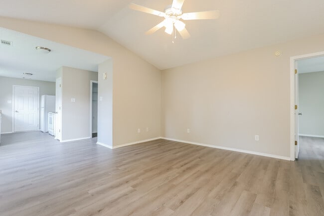 Photo - 117 Village Dr