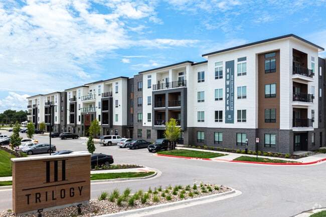 Building Photo - Trilogy Rental