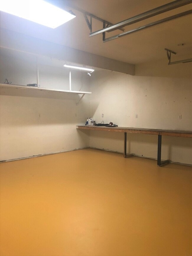 Photo - NICE 1 BEDROOM, 1.5 BATH CARRIAGE HOUSE IN BAYVIEW ESTATES!!