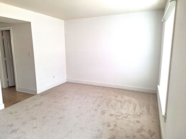 Photo - 2 bedroom / 1.5 bathroom -Jamestown 1607