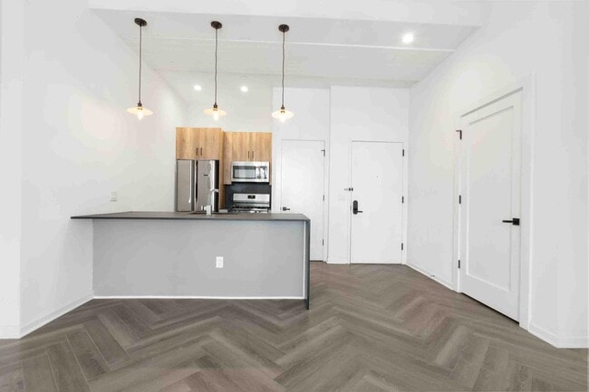 142 Charles St Unit 204