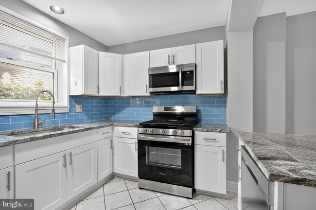 Building Photo - 116 McClellan St