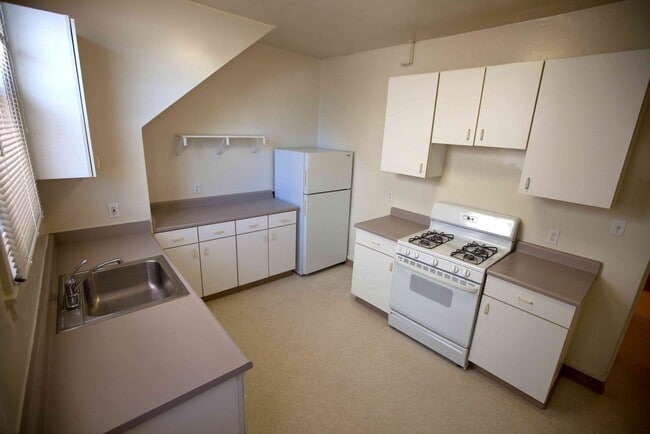 Photo - Beautiful, spacious 1-bdr with new windows, great wood floors, and lots of storage space Unit 2339
