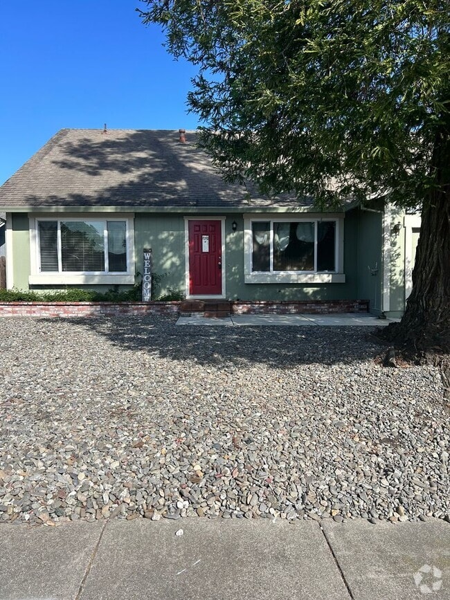 Building Photo - 5 bed/3 Bath Home in The E Section ~ Cosig...