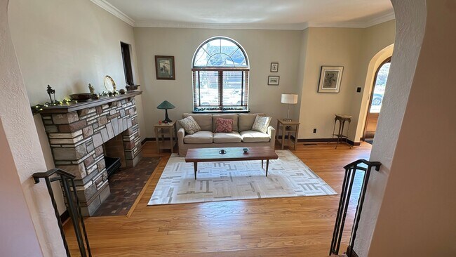 Photo - 5315 Tholozan Ave