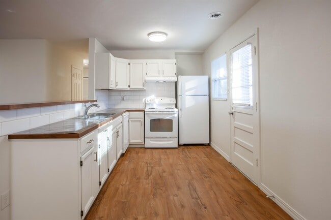 Photo - 2039 College View Rd