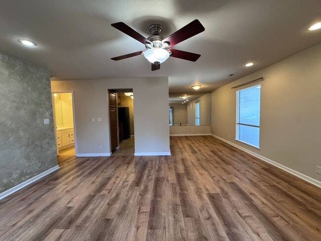5572 Magnolia Terrace