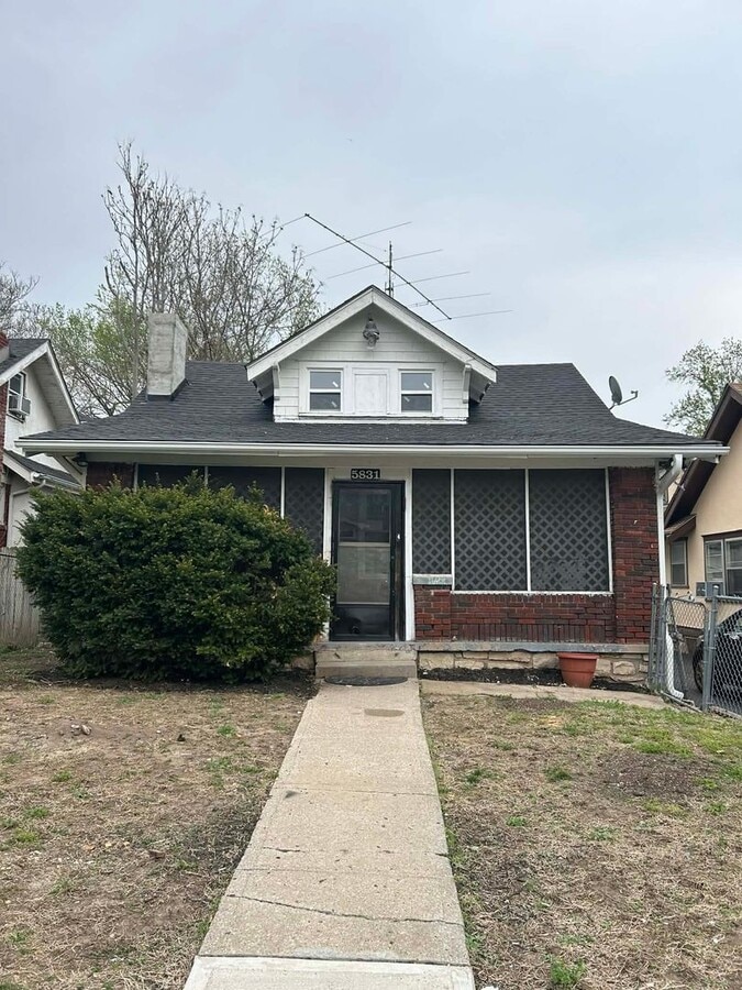 Charming 3BR / 2BA with Upstairs Suite – Hardwood Floors & Spacious Layout - Charming 3BR / 2BA with Upstairs Suite – Hardwood Floors & Spacious Layout