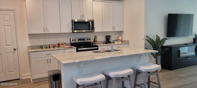 Photo - 284 Links Ter Blvd