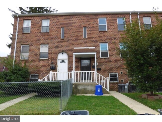 Building Photo - 3556 Woodhaven Rd Rental