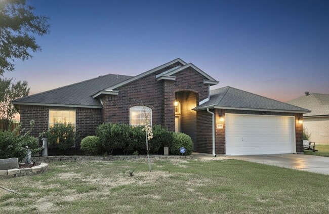 Photo - NEW IN MANAGEMENT - AVAILABLE NOW! MOVE IN SPECIAL!