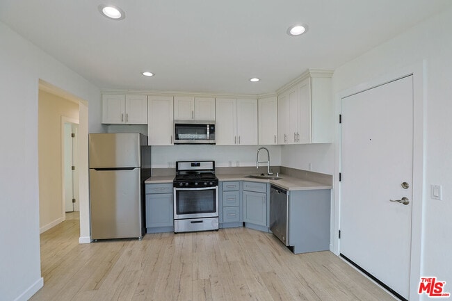 Photo - 1277 W 23rd St Unit 3