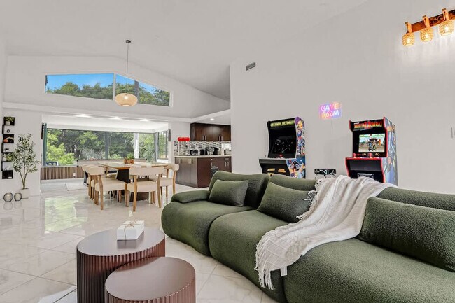 Photo - 20140 NE 25th Ct Unit ID1372364P