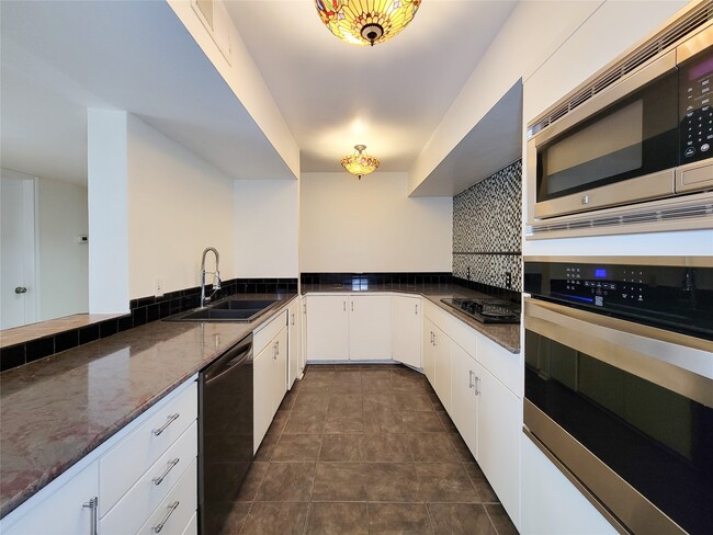 Photo - 2243 W Alabama St Unit B