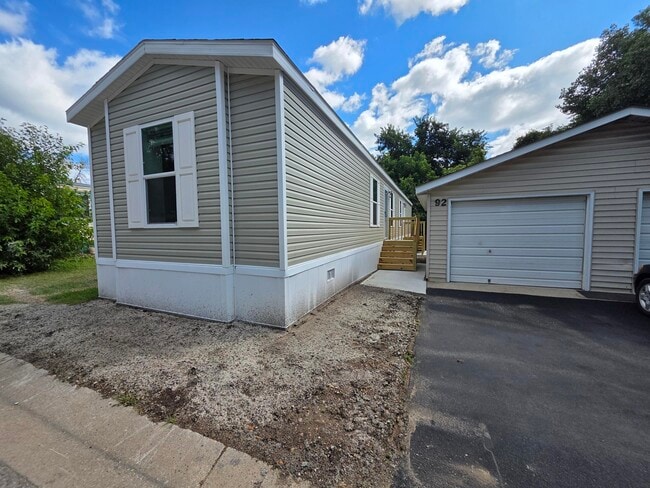 Building Photo - 92 Thomas Ln