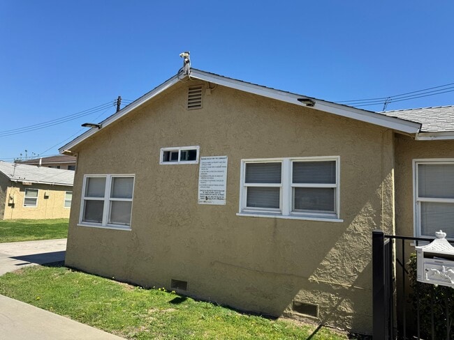 Photo - 9715 Cedar St
