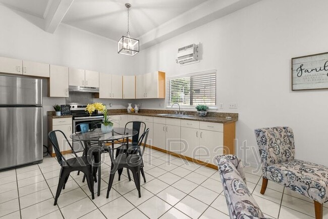 Building Photo - 1566 Kealia Dr Unit #B