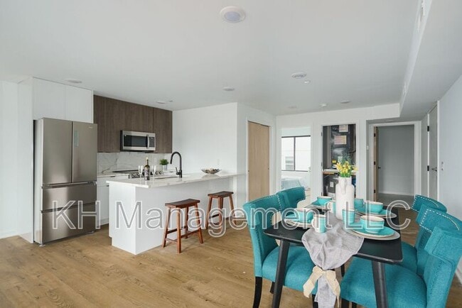 Photo - 630 Moore St