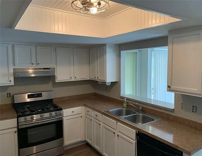 Photo - 27 Matawan Cir