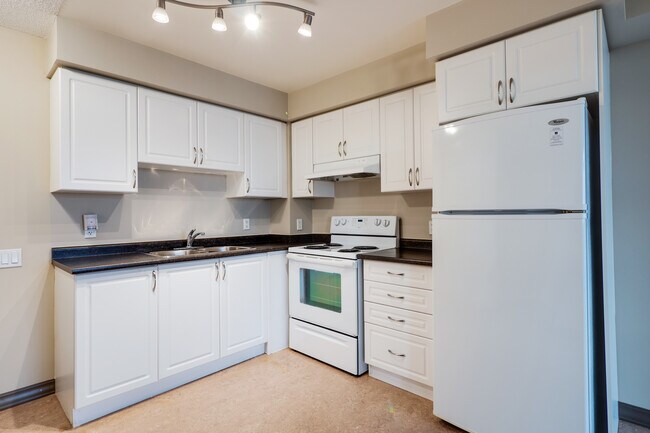 Photo - 620 Martin Grove Rd