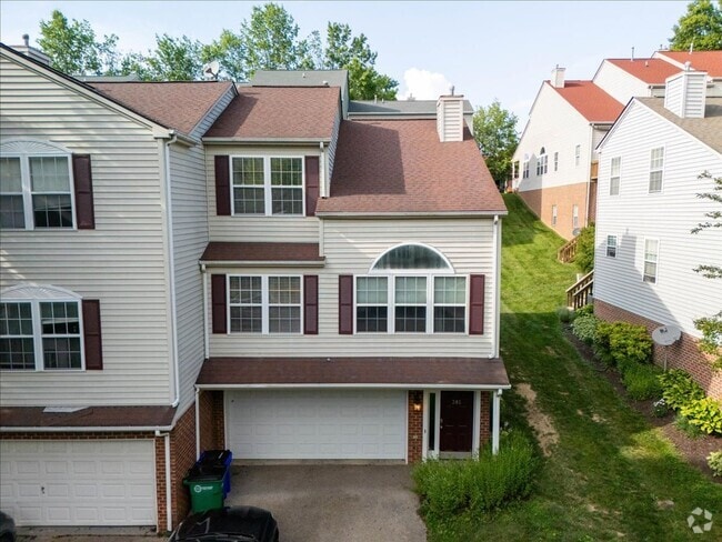 Building Photo - Modern Townhome in Prime Location - Christ...