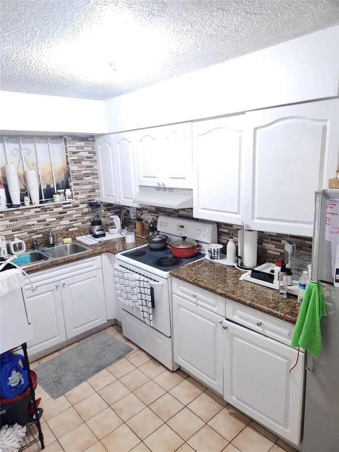 Photo - 2498 SW 17th Ave Unit 1