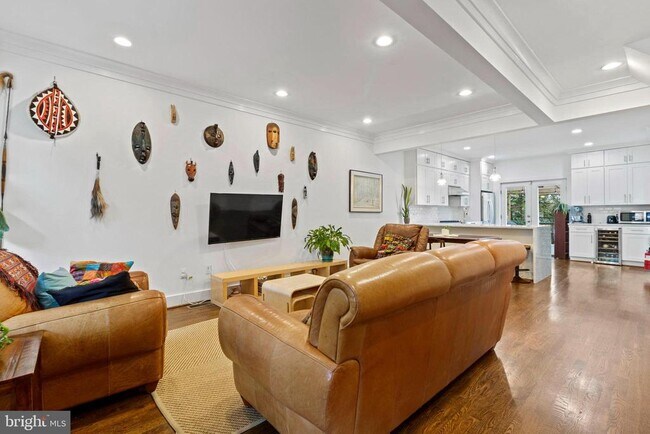 Photo - 1928 First St NE