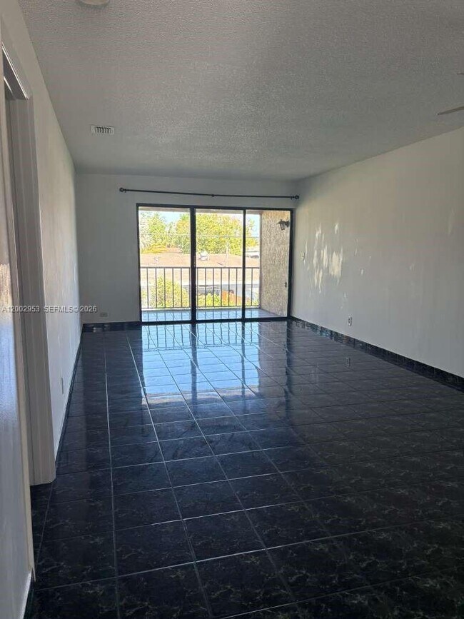 5937 Forest Hill Blvd Unidad 204